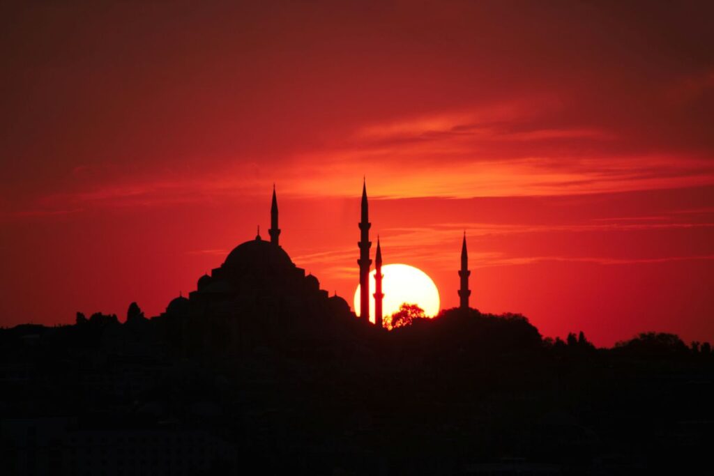 Sunset view from Süleymaniye Mosque overlooking Istanbul skyline