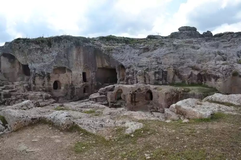 One of the neolithic sites of Turkey is Cay onu